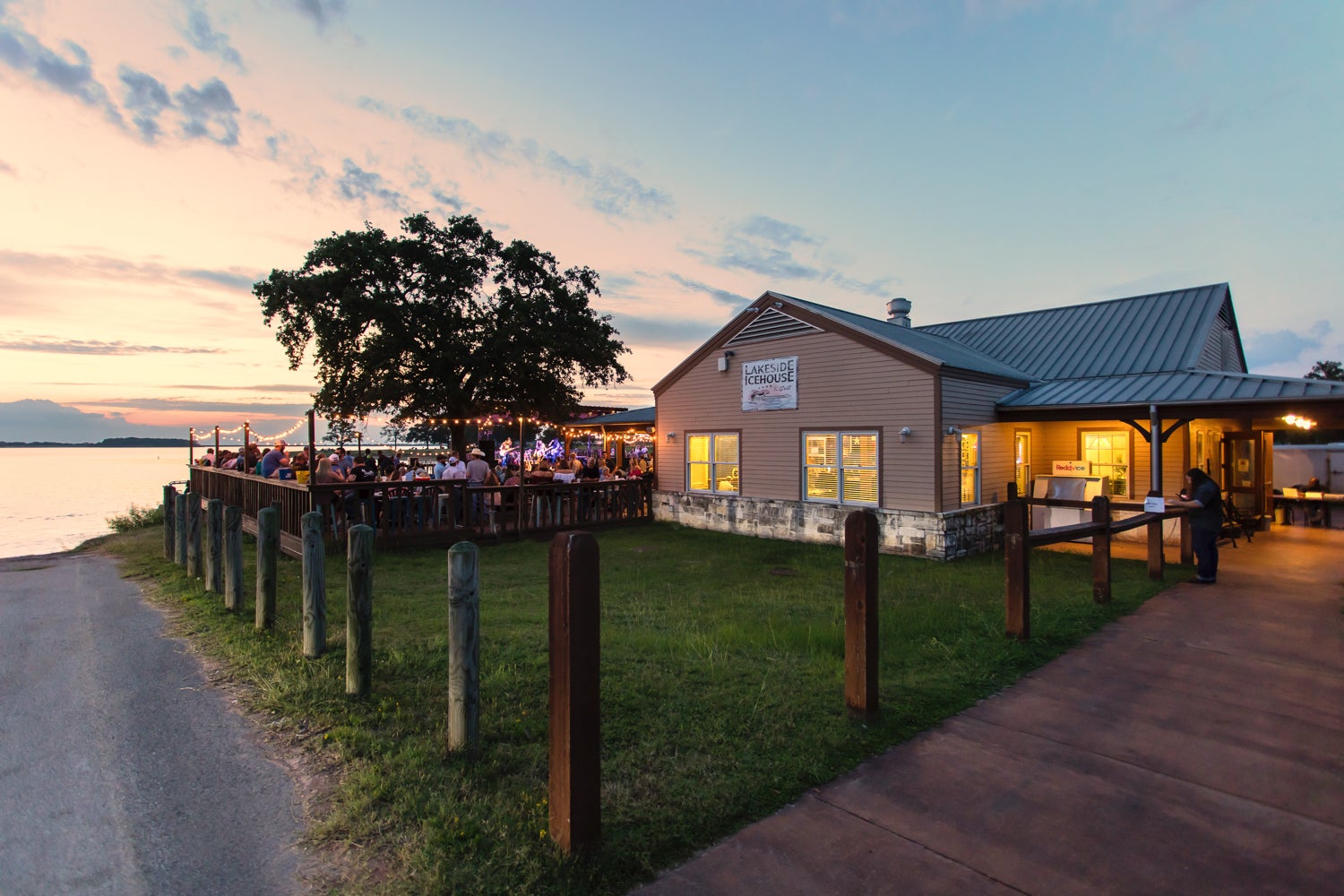 Lakeside dining at The Cadillac Ranch Bar & Grill overlooking Lake Bryan